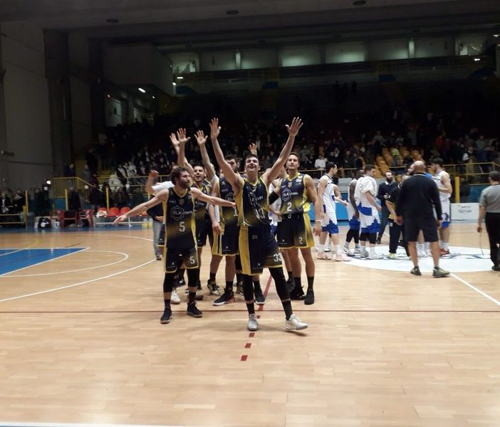 La Elachem Vigevano promuove la lotta al Covid-19 con un’asta benefica in favore della Croce Azzurra; raccolti oltre 3800 euro