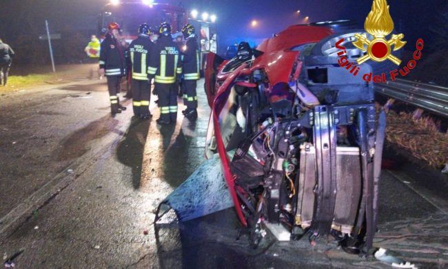 Zibido san Giacomo, frontale in località Badile: muore un 24enne