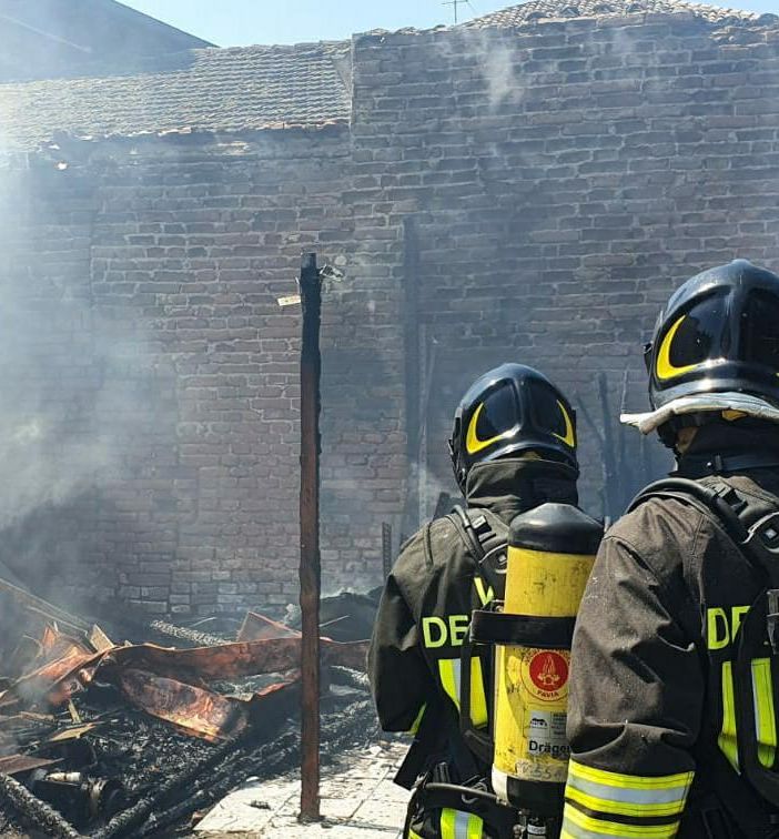 Cassolnovo: incendio distrugge un'abitazione rurale di Villanova