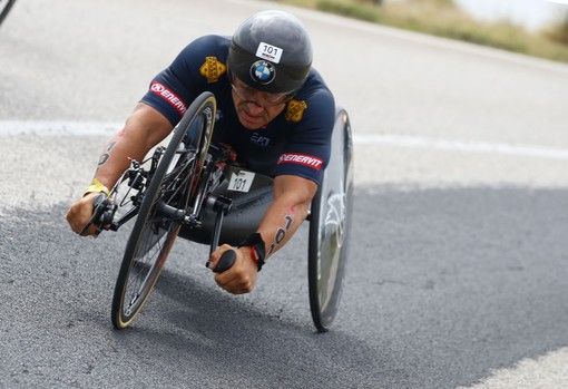 «Zanardi gravissimo dopo tre ore di operazione»: notte di preghiera per il simbolo mondiale dello sport paralimpico e della vita