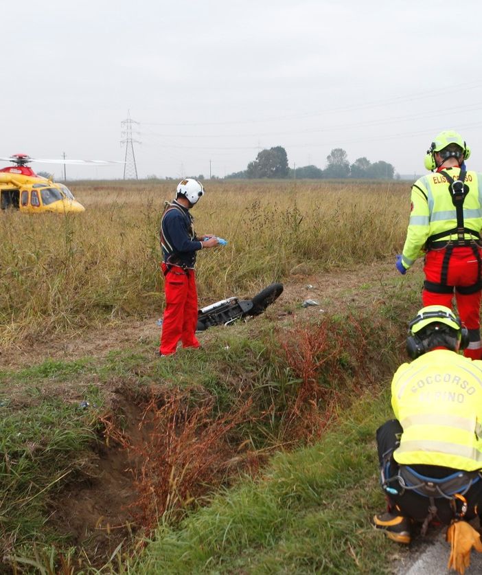 Ferrera: scontro fra moto e trattore sulla strada provinciale 193 bis, gravemente ferito un 44enne