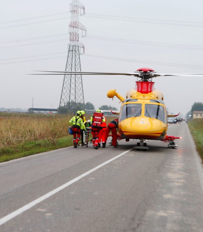 Ferrera Erbognone: schianto moto contro il trattore, il centauro 44enne è deceduto nella notte