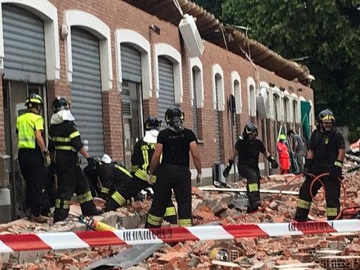 Crollo in centro ad Albizzate: muoiono mamma e due bimbi di 1 e 5 anni