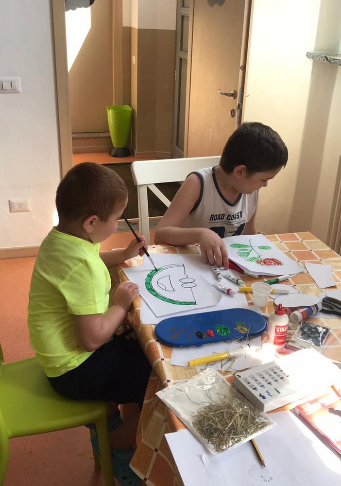 Regali solidali: il calendario AGAL con i disegni dei bambini colpiti da malattie oncoematologiche