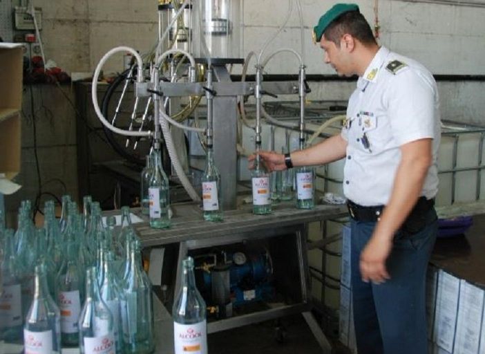 20mila litri di alcool sequestrati dalla Gdf e donati agli ospedali lombardi