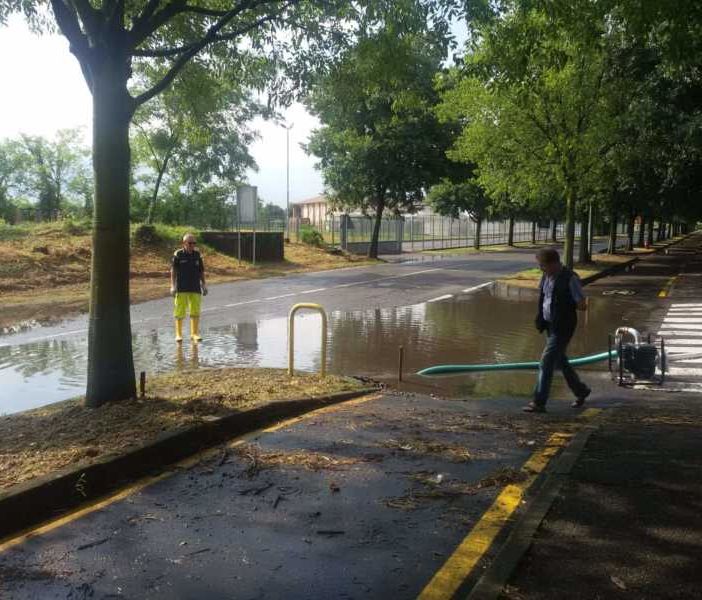 Corbetta, nubifragio: via Europa allagata, Protezione Civile al lavoro (VIDEO)