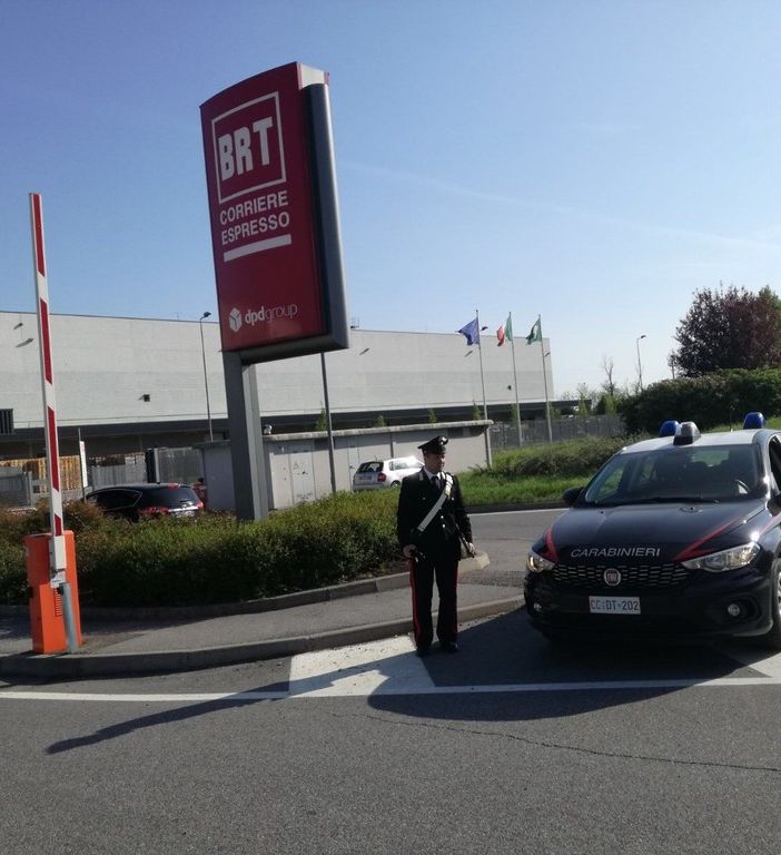 Nascosti sul camion del corriere Bartolini per andare in Francia, ma si ritrovano a Landriano