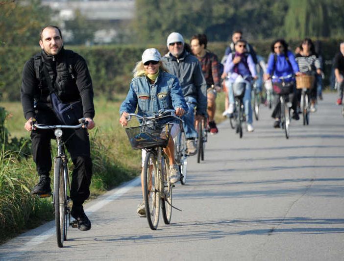 Robecco – Biciclettata organizzata dai comitati di cittadini che si oppongono al progetto di realizzazione del prolungamento tra Magenta e Vigevano della superstrada dell’aeroporto di Malpensa
