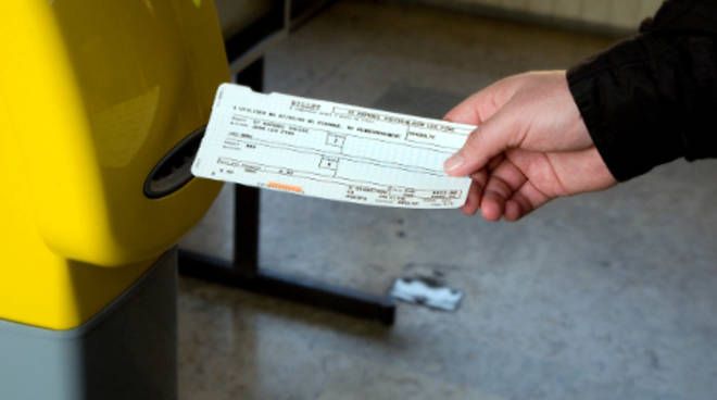 Coronavirus, bozza fase 2: niente controllo biglietti sui treni, sensi unici nelle stazioni