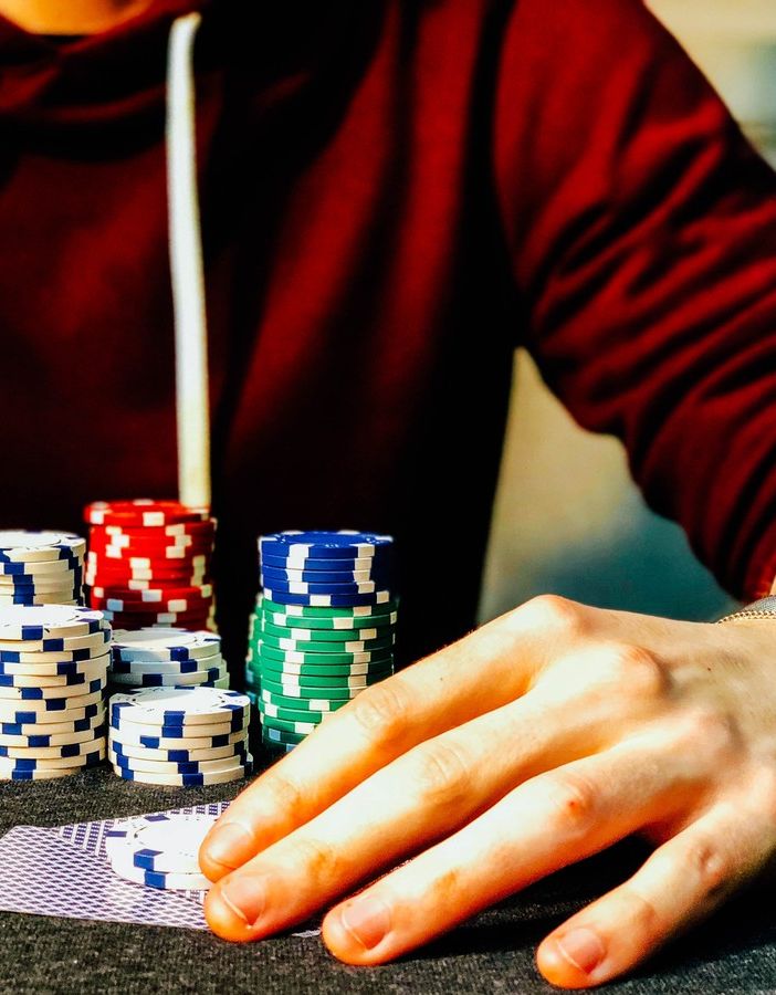 Il bluff al giorno d’oggi: dai consigli alle tecniche in digitale