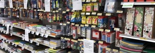 Il decreto non lascia dubbi: stop a cancelleria e giocattoli nei supermercati, possibile vendere semi, piante e fiori