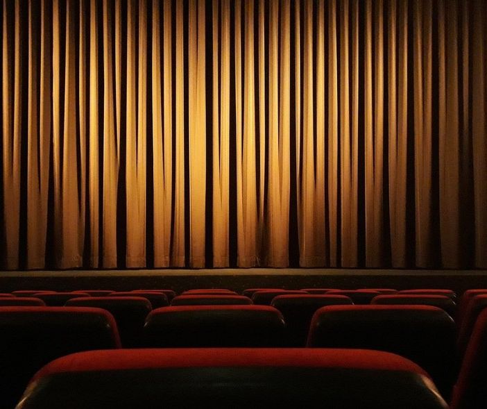 Moratti e Galli: «Riaprire teatri e cinema per rilancio cultura e aggregazione positiva dei giovani»