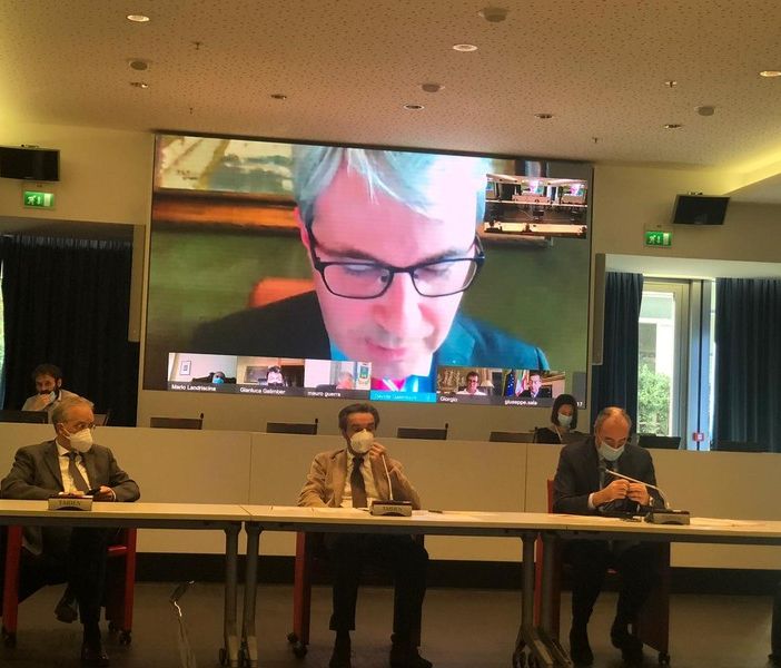 Covid: scuole, movida e sport, in arrivo l'ordinanza della Regione. Si va verso chiusure anticipate nei locali e didattica a distanza