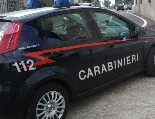 Garlasco: estrae un coltello per farsi offrire da bere, denunciato un 54enne