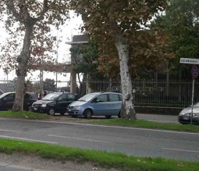 Abbiategrasso, baby gang: spavaldi in caserma, come se non fosse successo niente. Parla l’avvocato Grittini