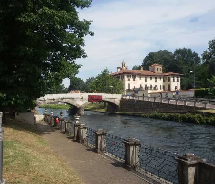 Cassinetta: sei ragazzini sorpresi a fare il bagno nel Naviglio Grande, sempre più difficile far rispettare il divieto