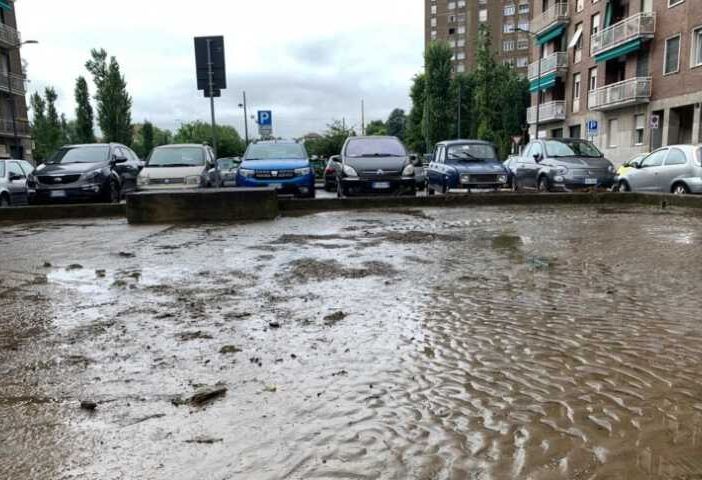 Milano, violento nubifragio sulla città
