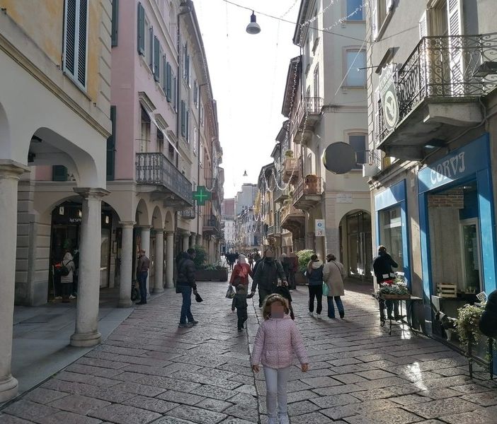 Cosa cambia da zona rossa ad arancione? Aperti tutti i negozi. Coprifuoco &quot;solo&quot; dalle 22 alle 5