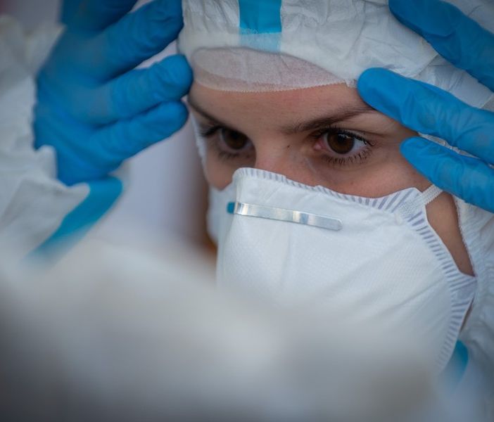 Covid-19, continua la strage silenziosa dei medici in Lombardia: da 30 a 1.500 infetti
