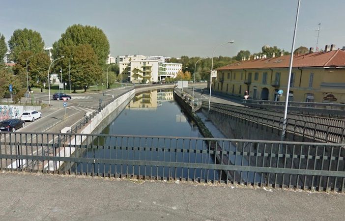 Bus contro auto tra Corsico e Milano, 6 feriti: donna in codice rosso al Policlinico