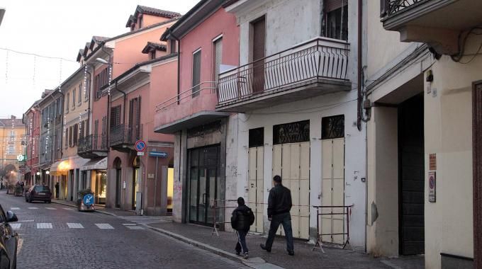 Mortara: Spostano le fioriere denunciate madre e figlia
