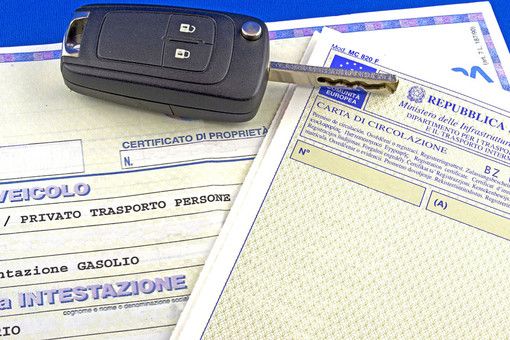 Coronavirus, prorogate le scadenze dei documenti: dalla carta d'identità al foglio rosa, da patenti a revisioni e assicurazione