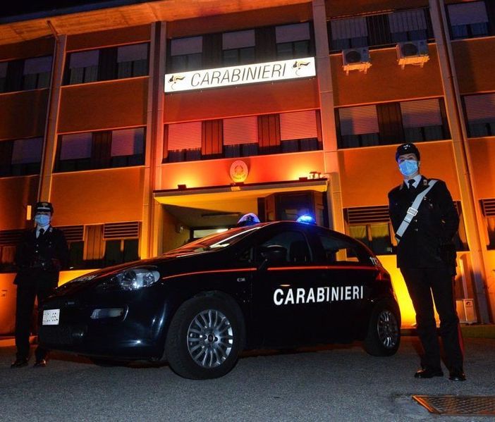Nel giorno contro la violenza sulle donne i carabinieri incastrano l'autore di una tentata violenza sessuale