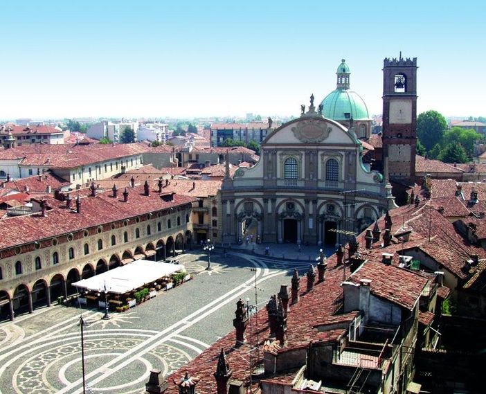 Vigevano: a San Valentino una passeggiata tra passato e presente. La città dai molti volti, vi aspetta per mostrarsi in tutta la sua bellezza