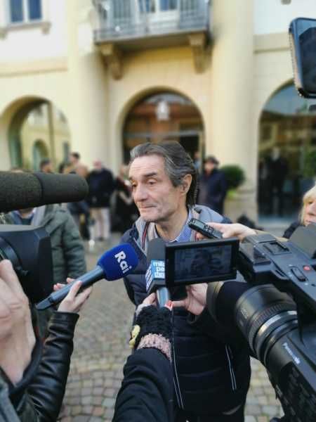 Fontana: &quot;Situazione peggiora, nuova stretta sino al 15 aprile&quot; Multe da 5000 euro per chi trasgredisce
