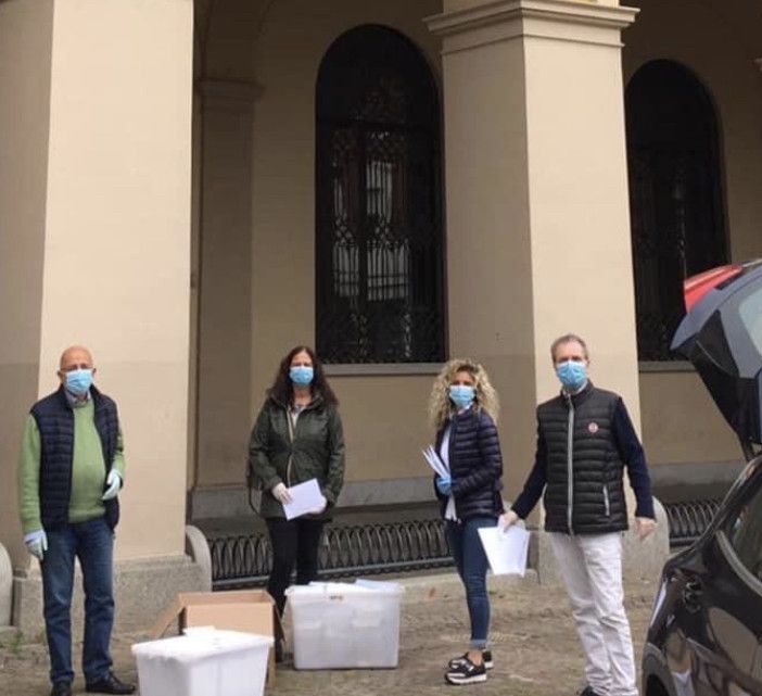 Mortara, Municipio chiuso nel weekend? La giunta, insieme ai volontari, consegna mascherine