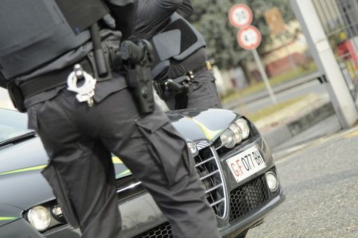 Coronavirus, Gdf Novara scopre gel igienizzante venduto con un ricarico del 300%