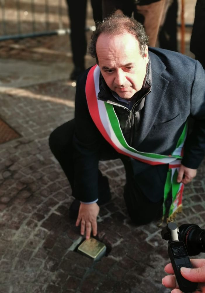 Gambolò ricorda Paolo Cotta Ramusino posizionando una pietra d’inciampo
