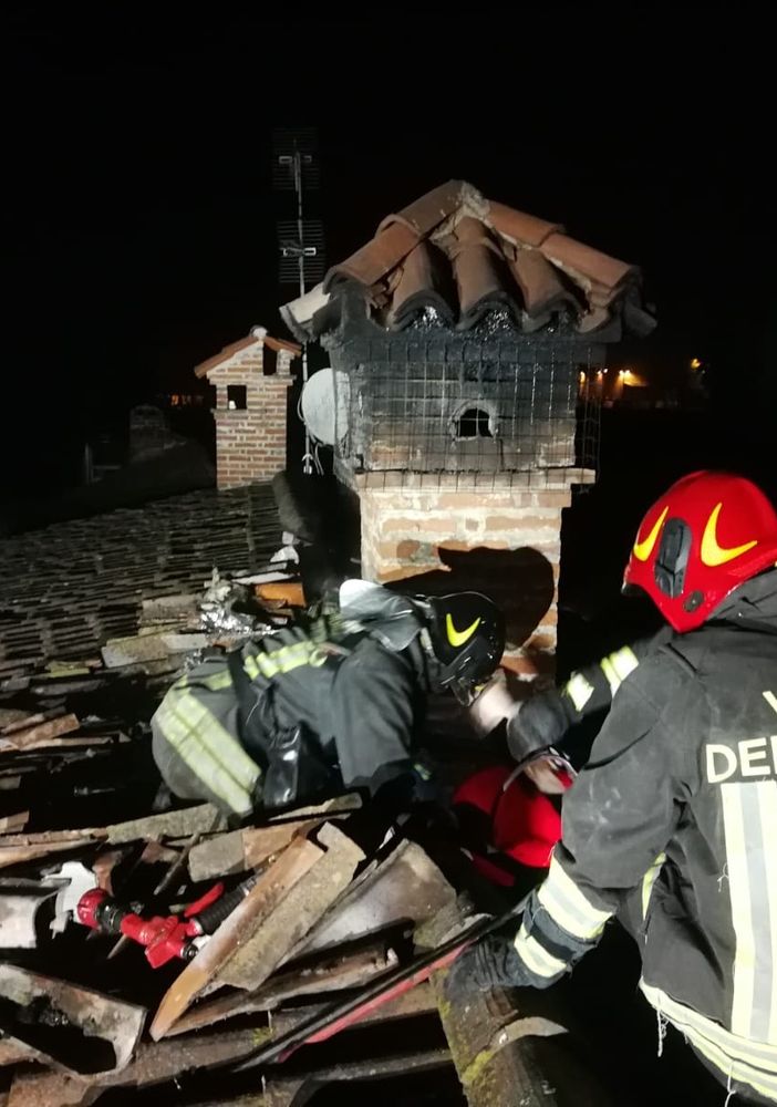Pavese: in fiamme una canna fumaria a Corteolona