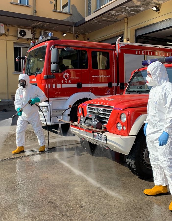 Vigili del fuoco in campo per sanificare i luoghi pubblici del territorio provinciale