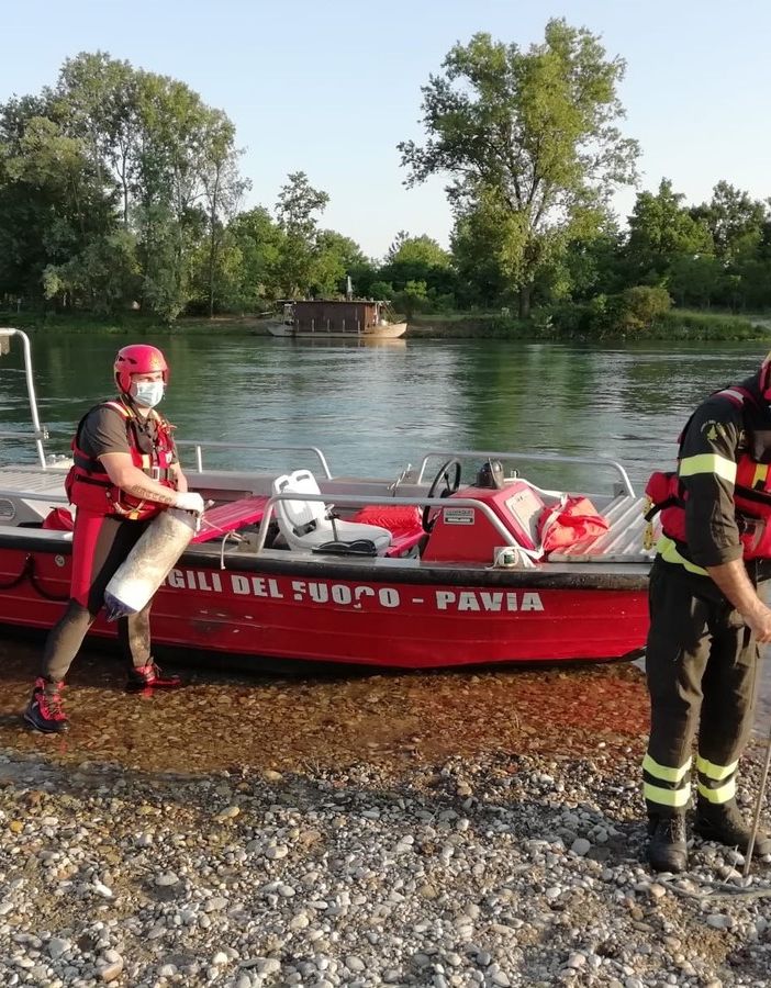 Torre d'Isola: si ferisce a un piede sul Ticino, giovane soccorso da un'imbarcazione