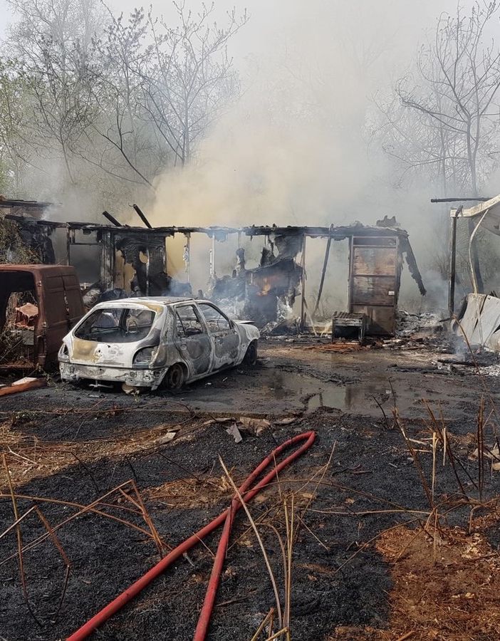 Parona: incendio in via San Giuseppe, gravi danni per edifici e auto