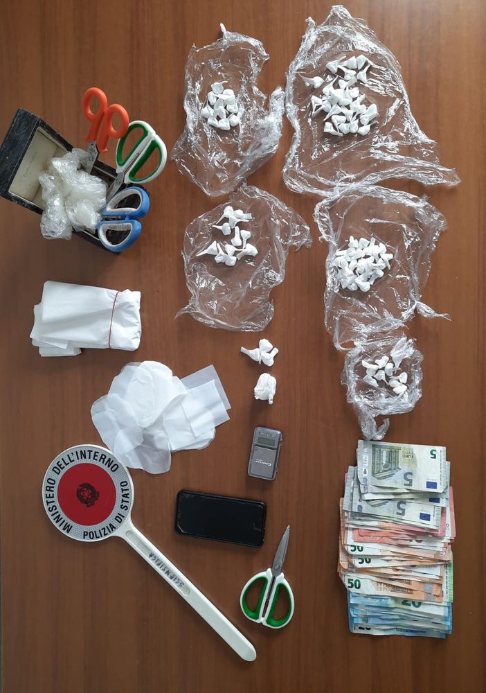 Voghera: &quot;market&quot; della cocaina in un casolare, in manette un 29enne