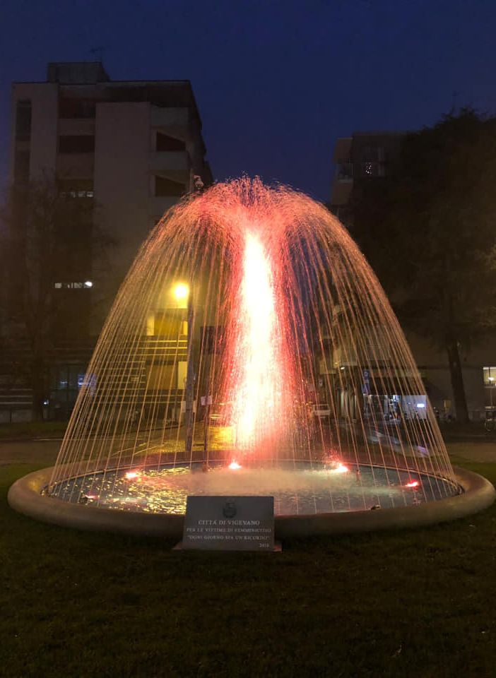 - FOTONOTIZIA E VIDEO - Vigevano: inaugurata la fontana a colori