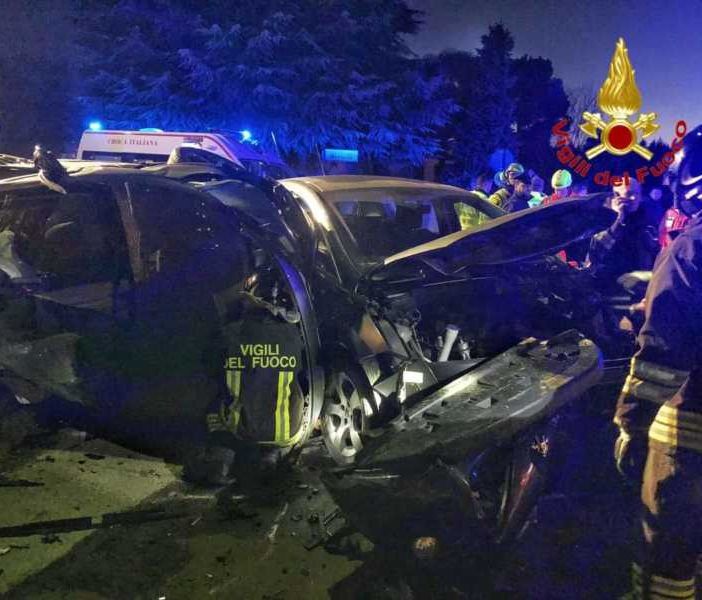 Scontro tra due auto a Robecchetto con Induno: coinvolti tre bambini e tre adulti
