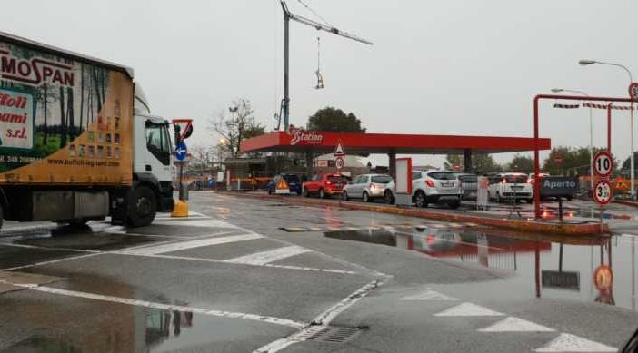 Magenta: ladri scatenati, rubano anche la cassa ‘self service’ benzina all’Iper