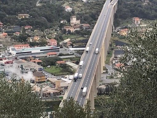 Nessuna coda ma più auto in Liguria nel primo weekend di &quot;libertà&quot; e mare per tutti