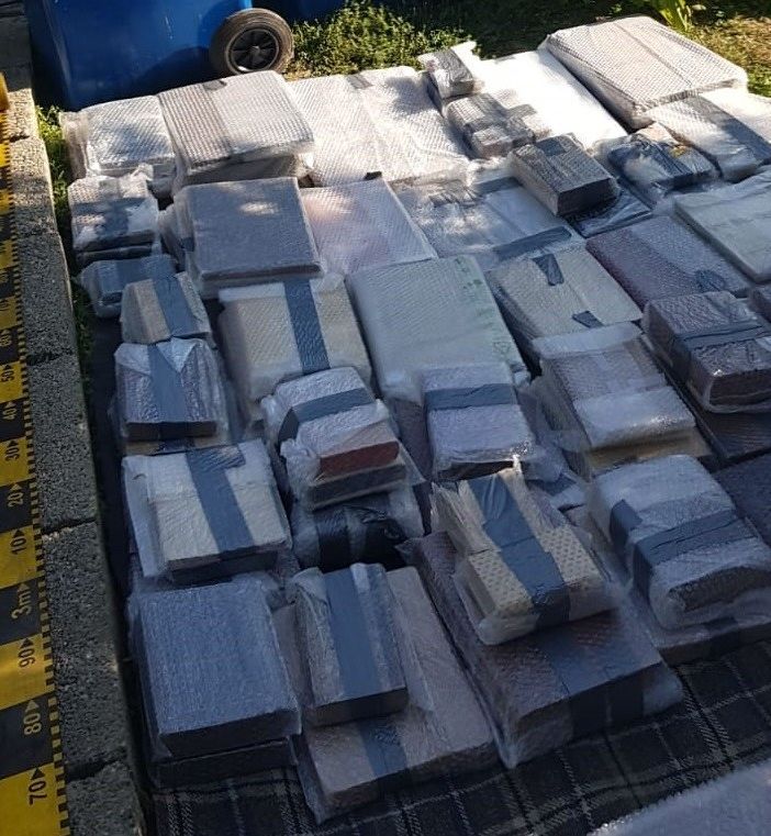 Ladri acrobati si calano con le corde e rubano libri preziosi. Arrestato vertice dell’organizzazione criminale che agiva tra Italia, Romania e Regno Unito