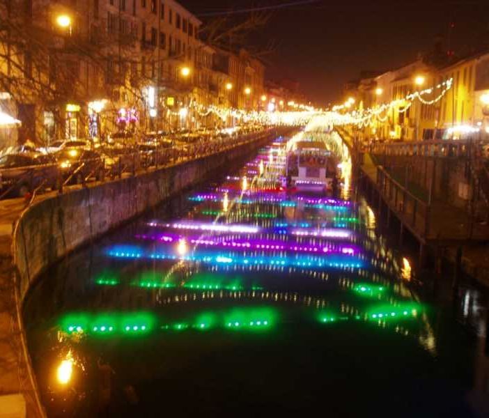 Per Natale sul Naviglio Grande luci e acqua show