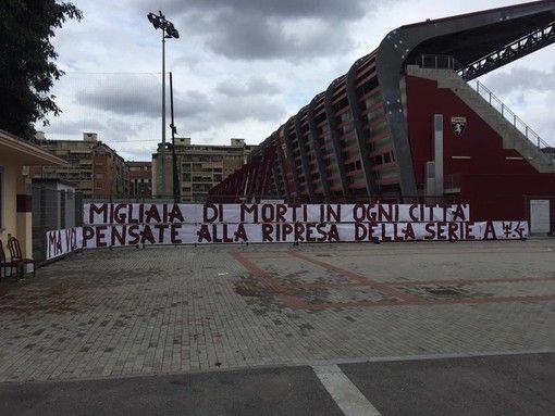 I tifosi del Toro contro la ripresa del campionato: “Migliaia di morti in ogni città, ma voi pensate alla ripresa della Serie A”