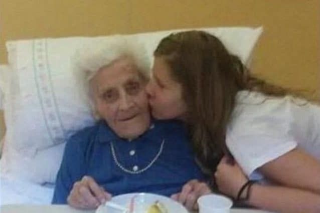 Nonna Maria in una foto pre Covid