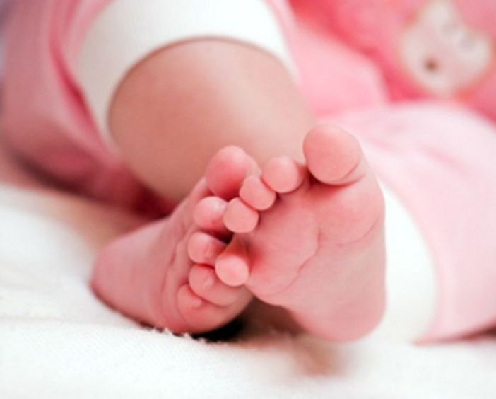 La bimba ha fretta di nascere, mamma 37enne partorisce sull'ambulanza
