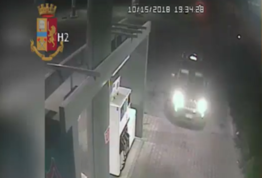 Sgominata la banda che rubava auto e trattori, rinvenute in un campo a Vigevano tre colonnine per l'erogazione di energia elettrica e acqua potabile