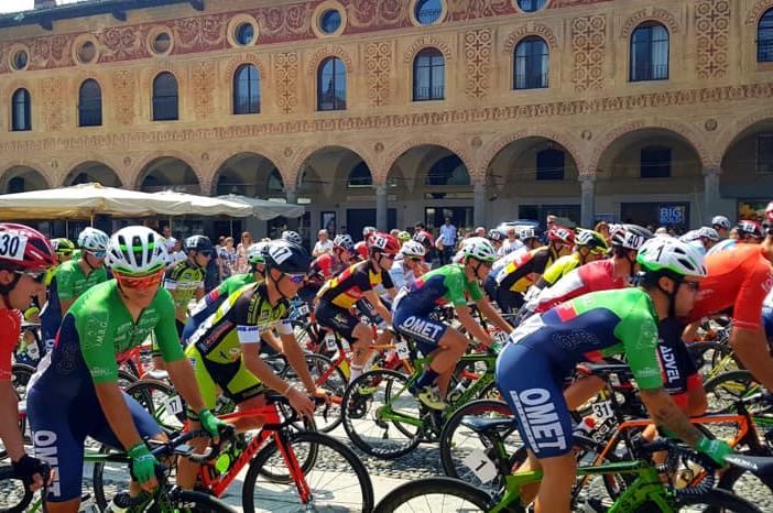 Nella foto la partenza da Piazza Ducale a Vigevano