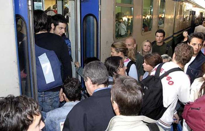 Trasporti: rinviato a novembre il consiglio regionale dei pendolari, esplode la polemica