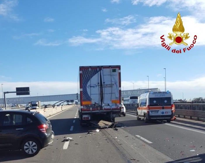 Pero, incidente mortale tra A4 e A8
